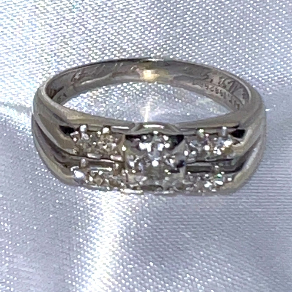 Real white gold 18k ring with real diamonds